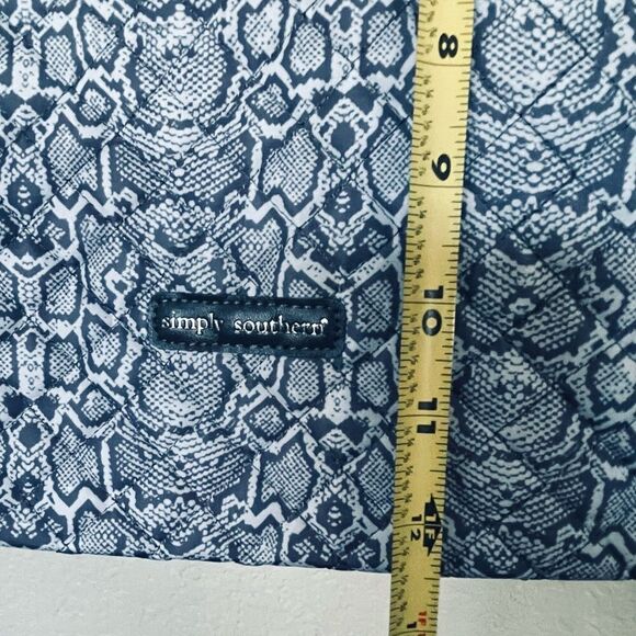 Simply Southern Gray Python Snake Tote Bag - Picture 2 of 10